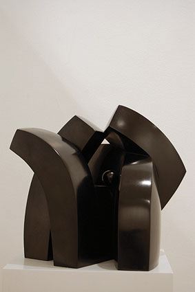 CONTINUITE, 2006  Bronze, black platina  cm 42.5 x 39 x 29.5  Ed 1/6 - VARI 069